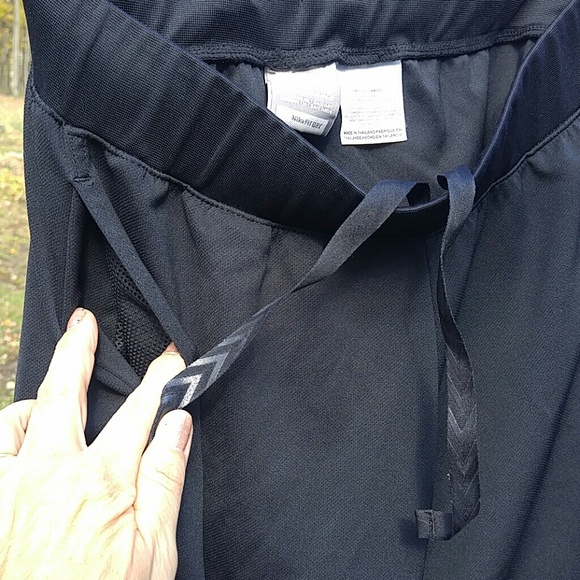 🌺Nike Fit Dry Capri🌺 - Picture 7 of 8